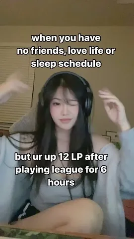 smolmikuu Instagram post about Valentine’s Day gaming meme