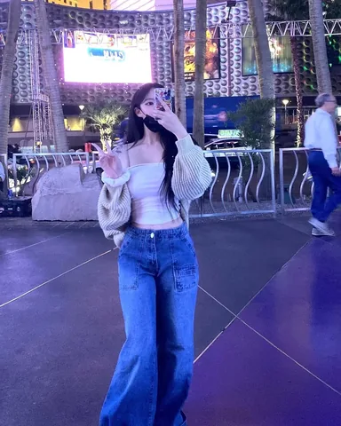 smolmikuu Instagram post about Clothing fit