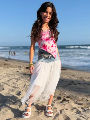 solageortiz Instagram post about Beach outing