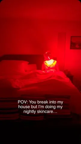 soniabegoniablog Instagram post about Red light therapy mask
