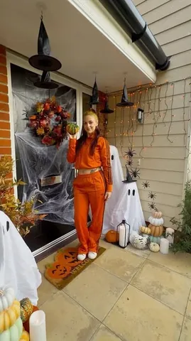 sophiehannah Instagram post about Halloween home decor