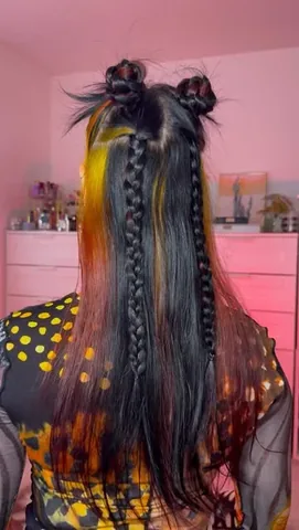 sophiehannah Instagram post about Y2K hair styling