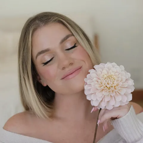 ssssamanthaa Instagram post about Beauty product use