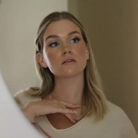 ssssamanthaa Instagram post about Beauty product use