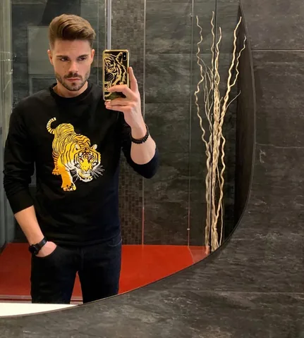 stefanotratto Instagram post about Phone accessories
