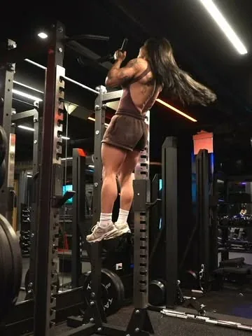 steficohen Instagram post about Shoulder training