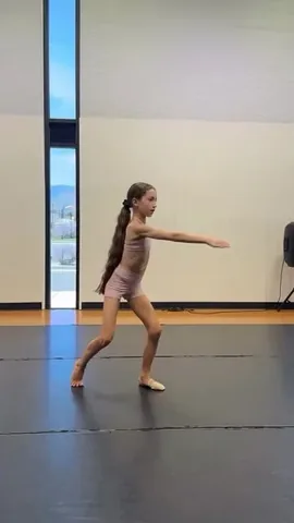 stellamaliab Instagram post about Turn technique and dancewear