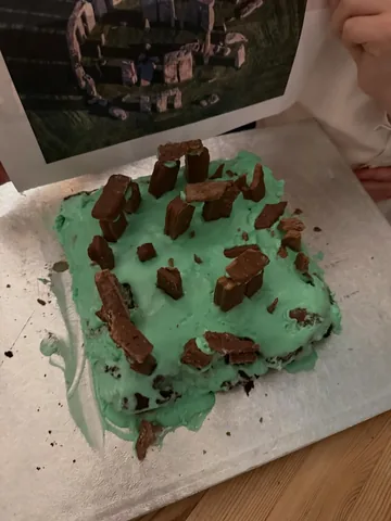 steph_dontbuyherflowers Instagram post about Stonehenge cake