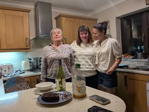 steph_dontbuyherflowers Instagram post about Family visit