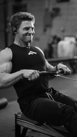 stevecook Instagram post about Fitness training program