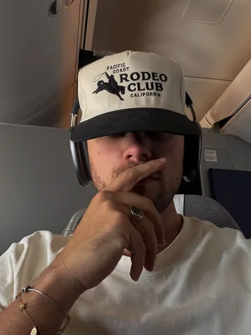 streetandgentle Instagram post about Travel