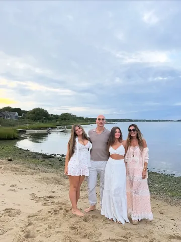 strollerinthecity Instagram post about Montauk restaurant and venue