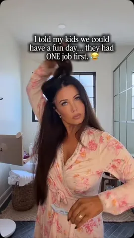 stylebyninarenee Instagram post about Mom outfit