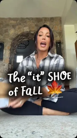 stylebyninarenee Instagram post about Fall footwear