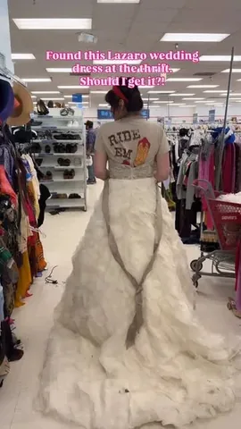 stylepluscurves Instagram post about Vintage wedding dress find