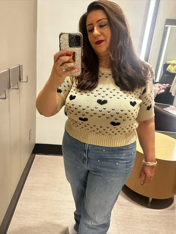 stylingcurves Instagram post about Seasonal fashion transition