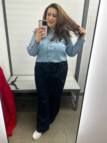 stylingcurves Instagram post about Casual denim outfit