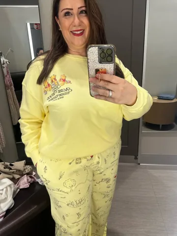 stylingcurves Instagram post about Lounge fashion