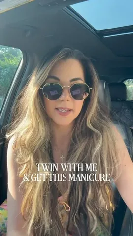 stylish_samantha Instagram post about Summer manicure