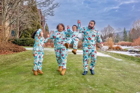 suitsheelscurves Instagram post about Imperfect Christmas experiences