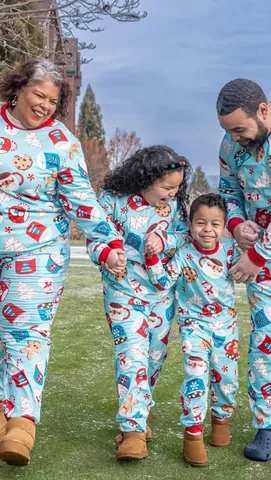 suitsheelscurves Instagram post about Noche Buena family tradition