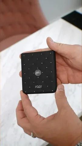superscientific Instagram post about Motorola RAZR 70 Brilliant Collection