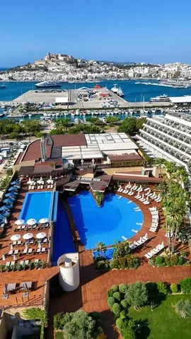 takemyhearteverywhere Instagram post about Ibiza Gran Hotel review