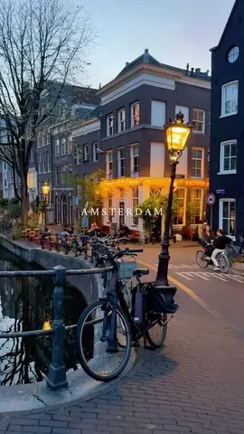 takemyhearteverywhere Instagram post about Amsterdam travel guide