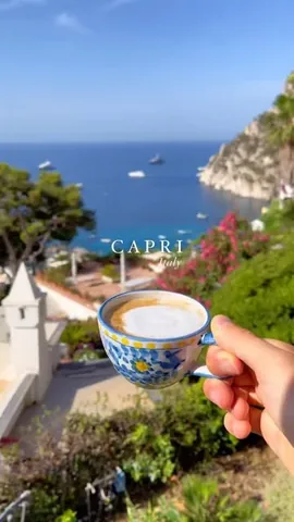 takemyhearteverywhere Instagram post about Capri travel guide