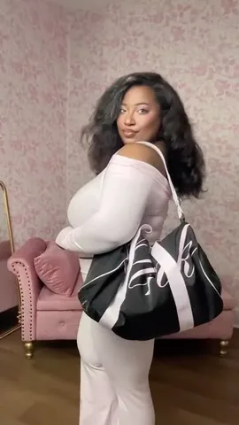 takiyahdenise Instagram post about Leggings product promotion
