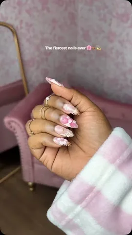 takiyahdenise Instagram post about Nail design
