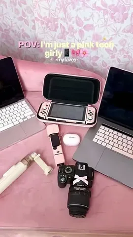 takiyahdenise Instagram post about Pink tech setup