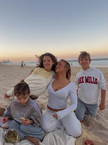 tammyhembrow Instagram post about Full moon