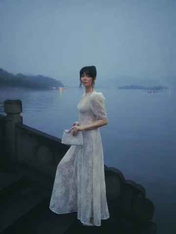 taramilktea Instagram post about West Lake scenery