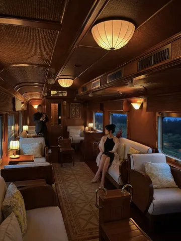 taramilktea Instagram post about Train dining review