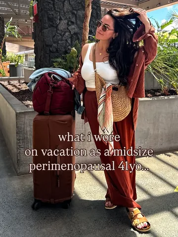taryntruly Instagram post about Hawaii vacation outfits