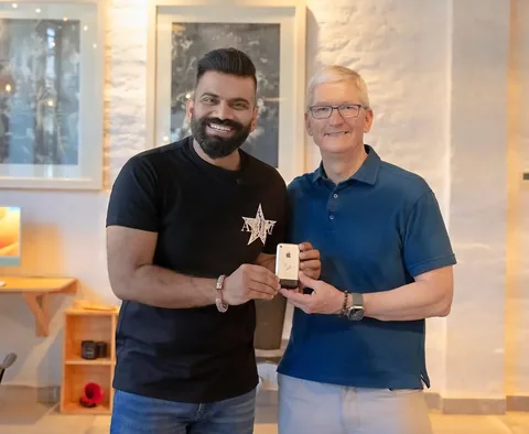 technicalguruji Instagram post about Apple iPhone collection