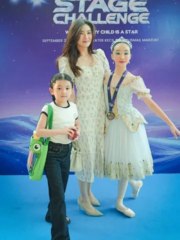 thaliaputrionsu Instagram post about Hubungan saudara