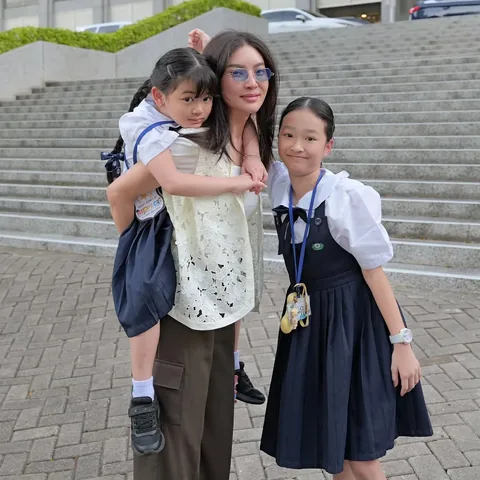 thaliaputrionsu Instagram post about Pengasuhan dan masa kecil