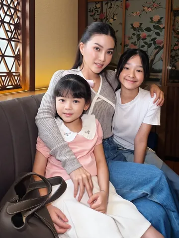thaliaputrionsu Instagram post about Kebersamaan keluarga