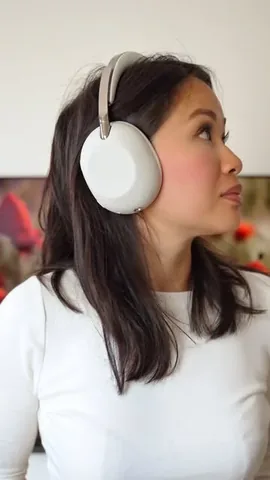 thaohuynhtv Instagram post about Headphones
