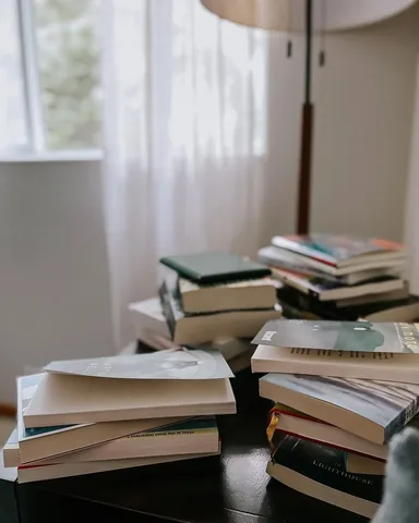 theardentbiblio Instagram post about Reading life