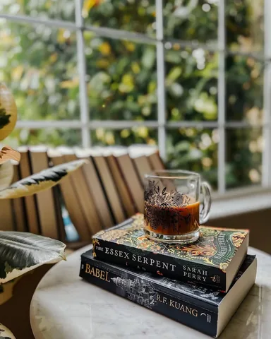 theardentbiblio Instagram post about Current reads