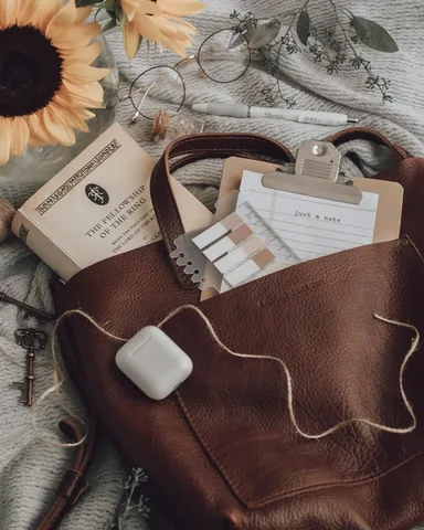 the.bookish.astronaut Instagram post about Everyday carry