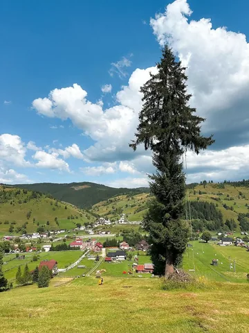 thecrainics.adventures Instagram post about Fericire în natură
