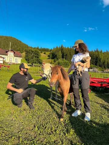 thecrainics.adventures Instagram post about Aniversare și călătorie