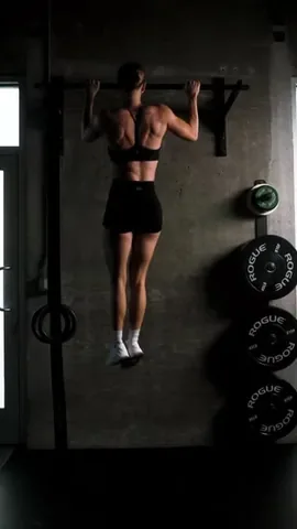 thedailykelsey Instagram post about Pull up training