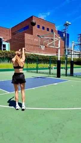 thedailykelsey Instagram post about Healthy exercise mindset