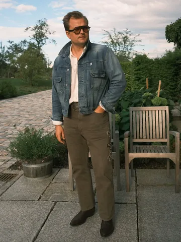 thedonsclub Instagram post about Contrasting outfits