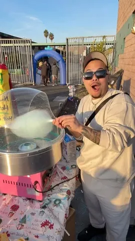 theeblingking Instagram post about Cotton candy machine